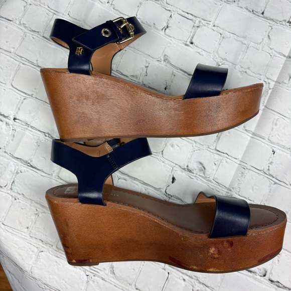 Tommy Hilfiger Navy and Brown Leather Wedges with Gold Accents Sz 7.5 - Picture 3 of 9